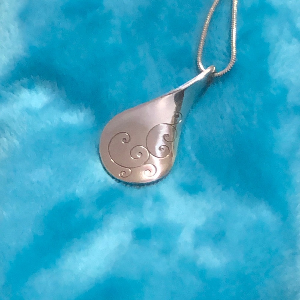 Twirl Necklace